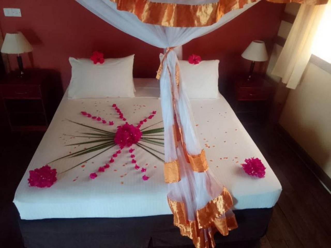 Barry'S Beach Resort Mkwaja Экстерьер фото