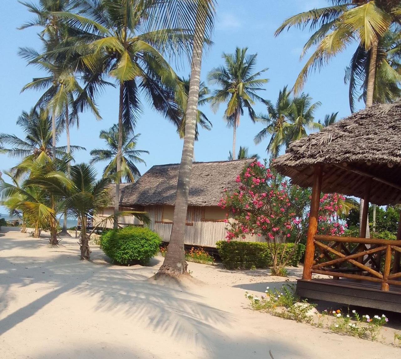 Barry'S Beach Resort Mkwaja Экстерьер фото