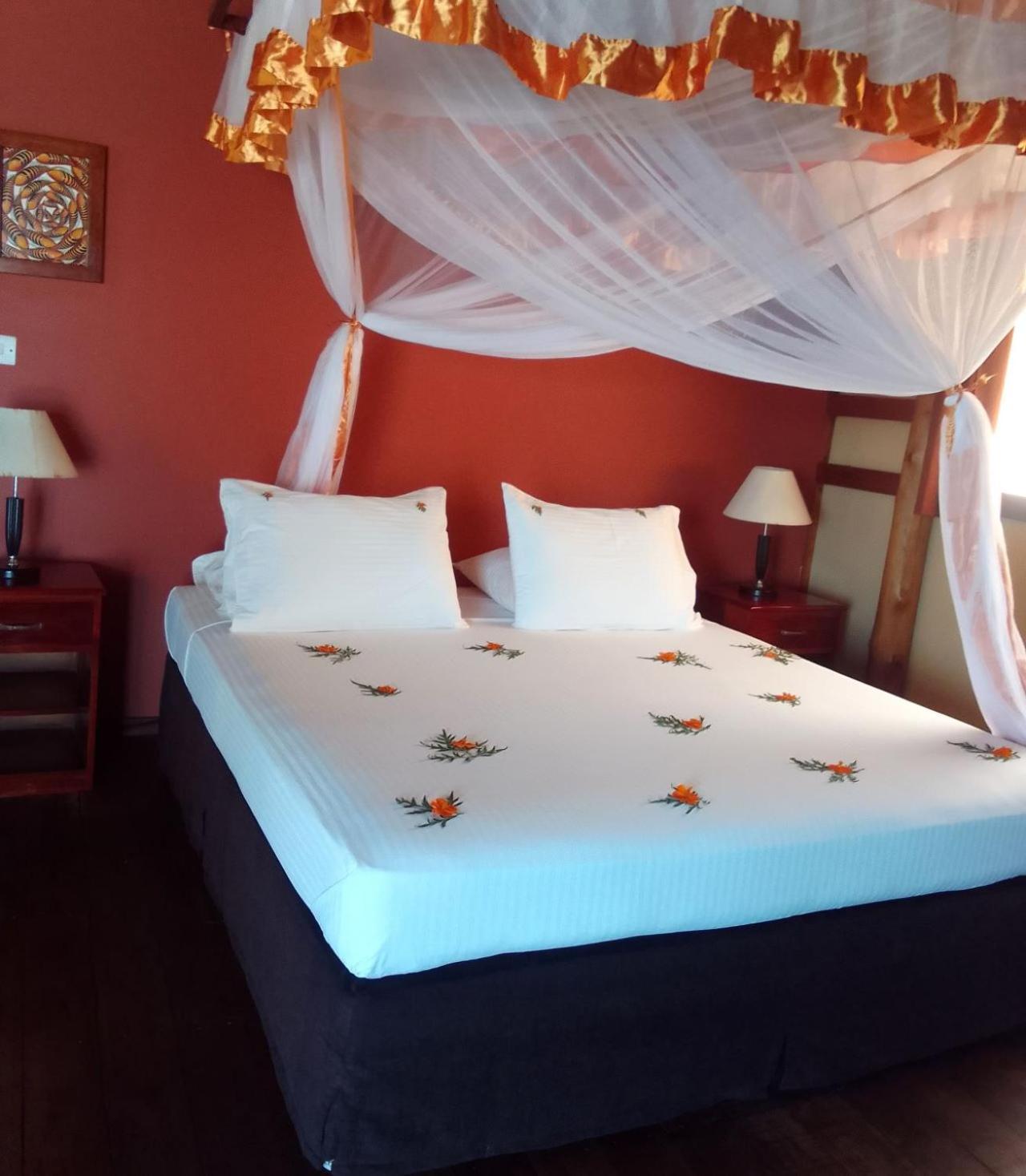 Barry'S Beach Resort Mkwaja Экстерьер фото