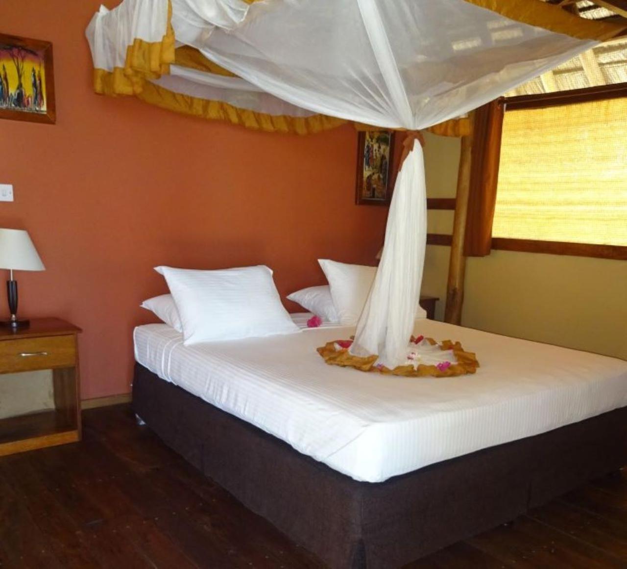 Barry'S Beach Resort Mkwaja Экстерьер фото