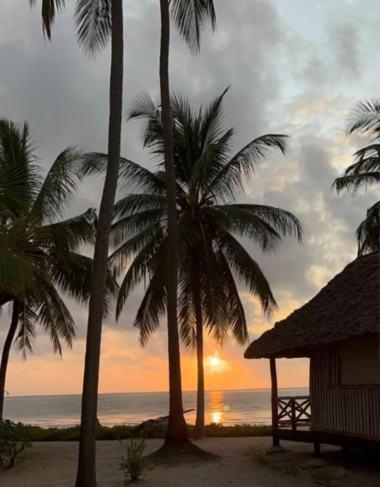 Barry'S Beach Resort Mkwaja Экстерьер фото