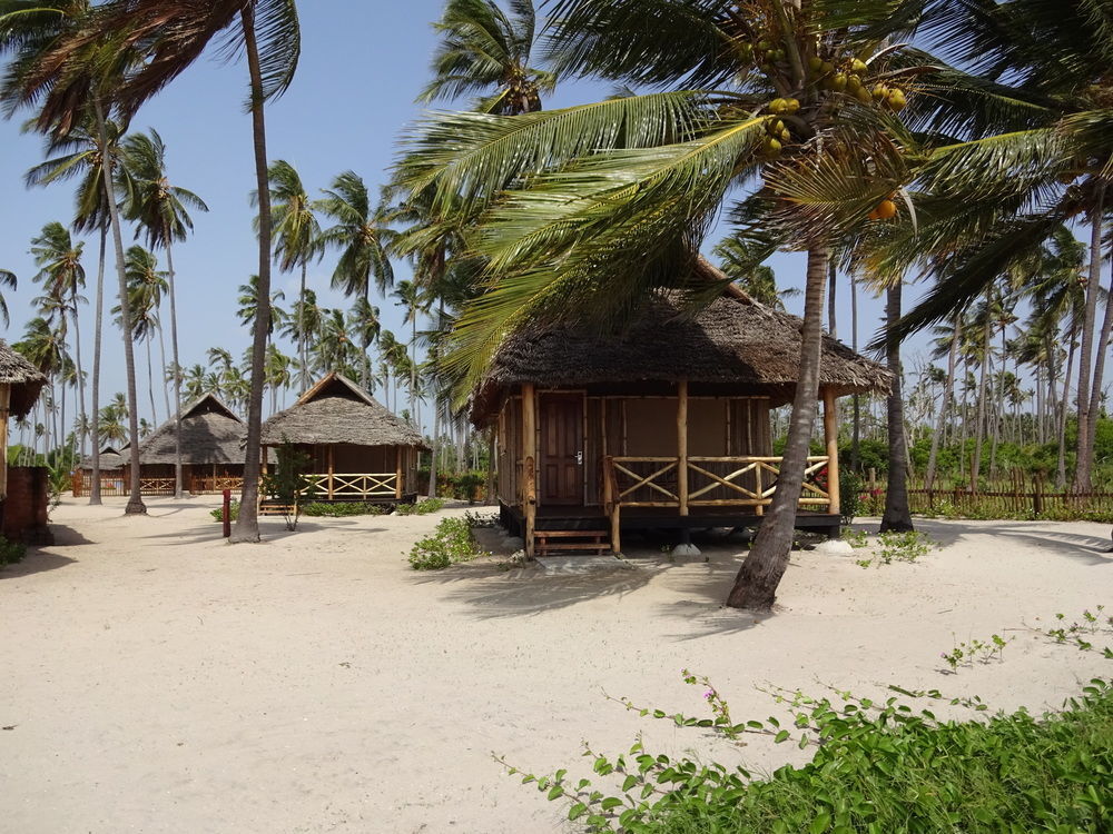 Barry'S Beach Resort Mkwaja Экстерьер фото