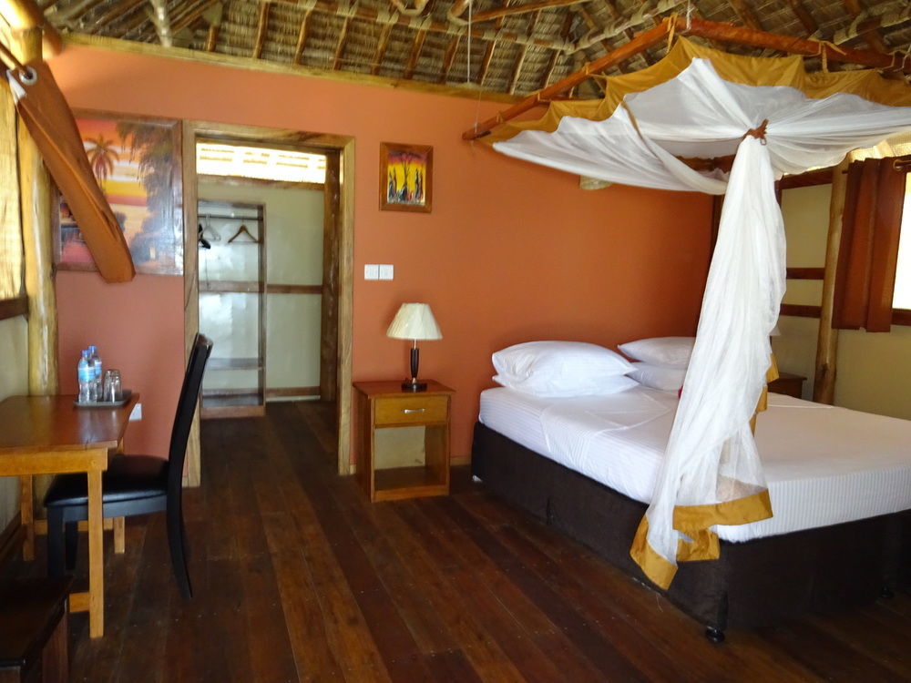 Barry'S Beach Resort Mkwaja Экстерьер фото